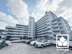 室内洗濯機置場がございますので、天候に左右されず洗濯していただけます。