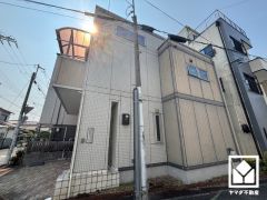 JR東海道本線「立花」駅まで徒歩約16分、阪神電鉄本線「出屋敷」駅まで徒歩約17分の立地。