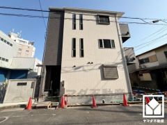 突然の来訪時でも安心なモニター付きインターホンを完備。お留守番中のお子様でも簡単に来訪者の確認ができます。