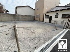 ゆったりとした広場や、ブランコ・すべり台などの遊具が設置された「梅の木公園」まで徒歩3分で、子育て世帯の方にもお勧めです。名前の通り梅林なども整備されており、季節のお花も楽しめます。