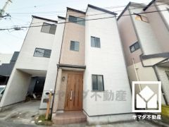 「ドラッグユタカ尼崎大庄川田店」まで徒歩8分、「グルメシティ西大島店」まで徒歩10分など、お買い物施設が徒歩圏内に複数あり便利な住環境です。