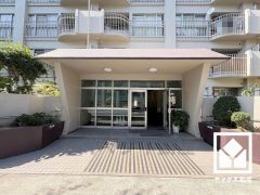 広々とした明るいエントランスです。