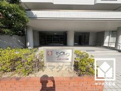 トイレは温水洗浄便座付きで、季節を問わずいつでも温かい便座をお使いいただけます。