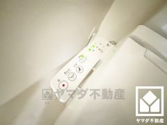 温水洗浄便座付きで、季節を問わずいつでも温かい便座をお使いいただけます。