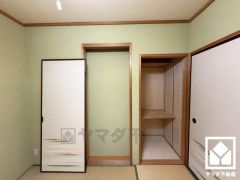 押入にはお客様用の座布団や寝具も収納可能です。