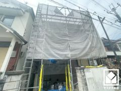 「業務スーパー西宮鳴尾店」まで徒歩2分、「ダイソー西宮鳴尾店」まで徒歩2分、「セブンイレブン西宮小松町2丁目店」まで徒歩2分など、お買い物施設が徒歩5分圏内に複数あり便利な住環境です。