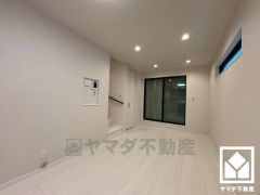 プライバシー・採光に配慮された2階リビングです。