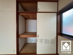 押入にはお客様用の座布団や寝具も収納可能です。