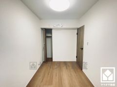 約4.8帖の洋室です。お子様のお部屋などにも丁度良い広さです。