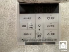 ボタン1つで自動でお湯張りができるオートバス機能付き。追い炊き機能もございますので、いつでも温かいお風呂に入ることができます。