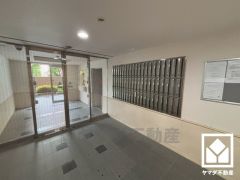 安心と快適を兼ね備えたエントランス。オートロック＆宅配ボックス完備で、暮らしの利便性を高めます。