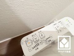 温水洗浄便座付きで、季節を問わずいつでも温かい便座をお使いいただけます。