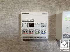 浴室暖房乾燥機付き。真冬の寒い浴室を暖かく、また雨の日の洗濯物の乾燥にと多用途に活躍する機能です。