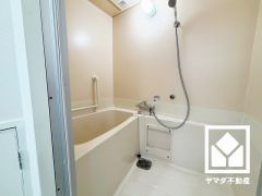 1日の疲れを癒す浴室でゆったりリフレッシュ。清潔感あふれる空間で、毎日のバスタイムをより快適に。