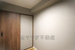 大容量のパントリーがございます。まとめ買いしても心配要らずの収納力です。