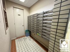 集合ポストが備わっています。鍵付きなので安心です。