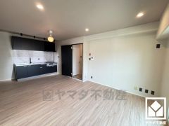 シンプルで美しいデザインのリビングが、毎日の生活に彩りを添える。