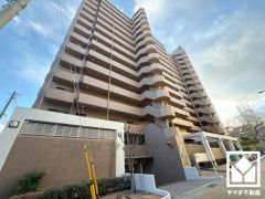 約7.8帖の引き戸の洋室がリビングに隣接しており、約23.2帖の大空間として一体利用も可能です。