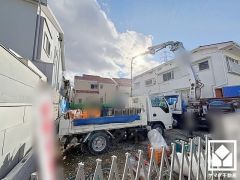 県道606号線が北側すぐの位置に通っており、車での移動にも便利な立地です。