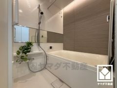 浴室乾燥機付き。雨の日の洗濯や花粉・ウイルス対策にも。