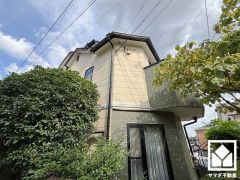 ガス・電気・水の使用料や金額が確認できる「エネルック」機能や、現在のお湯や電気の使用量を確認できる「エネLIVE」機能などを搭載した多機能給湯リモコンが設置されています。