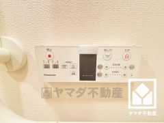 温水洗浄便座付きで、季節を問わずいつでも温かい便座をお使いいただけます。