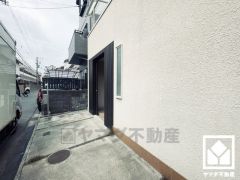 駐車スペース確保。玄関のそばで荷物の上げ下ろしができるので便利です。