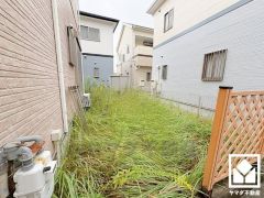 ガーデニングや家庭菜園などもお楽しみいただける、ゆったりとしたお庭付きです。