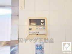 ボタン1つで自動でお湯張りができるオートバス機能付き。