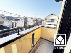 南向きバルコニーで陽当たり、風通し良好。