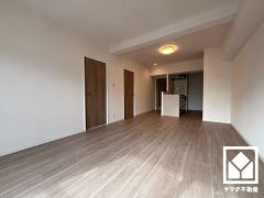広々16帖のLDKが魅力。家族全員がリラックスできる、ゆったりとした快適リビングで温かい団らんの時間を。