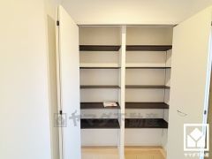 玄関にはシューズボックスを完備。家族の靴もしっかり収納できるので、玄関がいつも片付き、気持ちよくお客様を迎えられます。