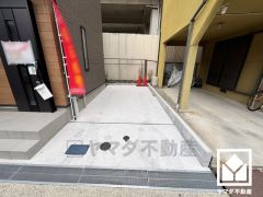駐車スペース確保。玄関のそばで荷物の上げ下ろしができるので便利です。