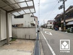 お買い物施設が徒歩圏内に複数あり、便利な住環境です。