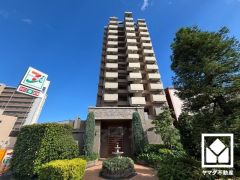 隣が「セブンイレブン尼崎杭瀬本町東店」ですので、ちょっとしたお買い物にも大変便利な立地です。