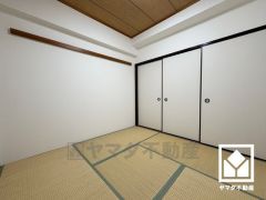 畳の上でくつろぎ、家族の団らんを楽しむ。日本の暮らしに欠かせない、和室のある住まい。