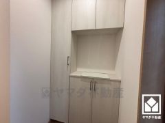 玄関にはたっぷりの収納スペースを完備。家族の靴もしっかり収納できるので、玄関がいつも片付き、気持ちよくお客様を迎えられます。