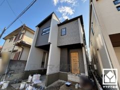 落ち着いた色合いと直線的な美しさが調和したモダンな外観。帰るたびに安心感を感じられる佇まい。