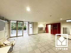 複数基のエレベーターを設置し、待ち時間を短縮。快適な住まいへのアクセスをスムーズに。