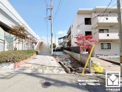 プライバシー・採光に配慮された広々17.7帖の2階リビングが魅力。家族全員がリラックスできる、ゆったりとした快適リビングで温かい団らんの時間を。