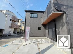 阪神電鉄本線「甲子園」駅まで徒歩約18分の立地。2沿線利用可能で、毎日の通勤・通学だけでなく、休日のお出かけまで利便性に優れています。