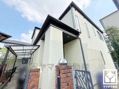 毎日の料理がもっとスムーズになる、便利な3口コンロ付き。