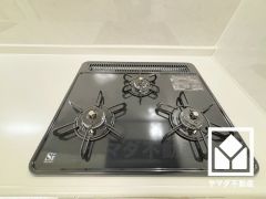 毎日の料理がもっとスムーズに。便利な3口コンロ付きキッチン。