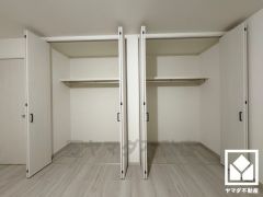 新たに家具を買わなくても良いので、ハンガーパイプ付きのクローゼットは嬉しいですね。