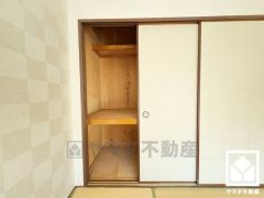 押入にはお客様用の座布団や寝具も収納可能です。