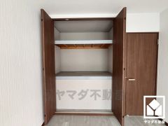 クローゼットは奥行きがあるので、収納力も申し分ありません。