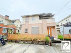 1階はシャワートイレ、2階も暖房便座となっており、季節を問わずいつでも温かい便座をお使いいただけます。