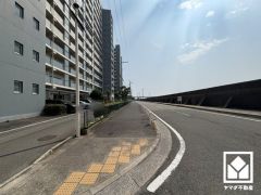 2022年1月フルリフォーム済の大変綺麗なお部屋です。グレーを基調とした落ち着いた内装となっております。ご成約でヤマダポイントプレゼント中です。お問合せお待ちしております。