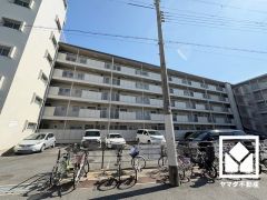 白を基調とした清潔感のある外観。帰るたびに安心感を感じられる佇まい。