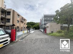 サイクルラックの設置された屋内駐輪場も完備しています。スッキリ整理されて、自転車同士の接触や転倒の心配がございません。